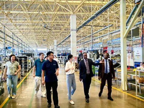 VC vists Wu-Zheng manufacturing company in China