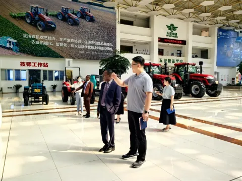 VC vists Wu-Zheng manufacturing company in China